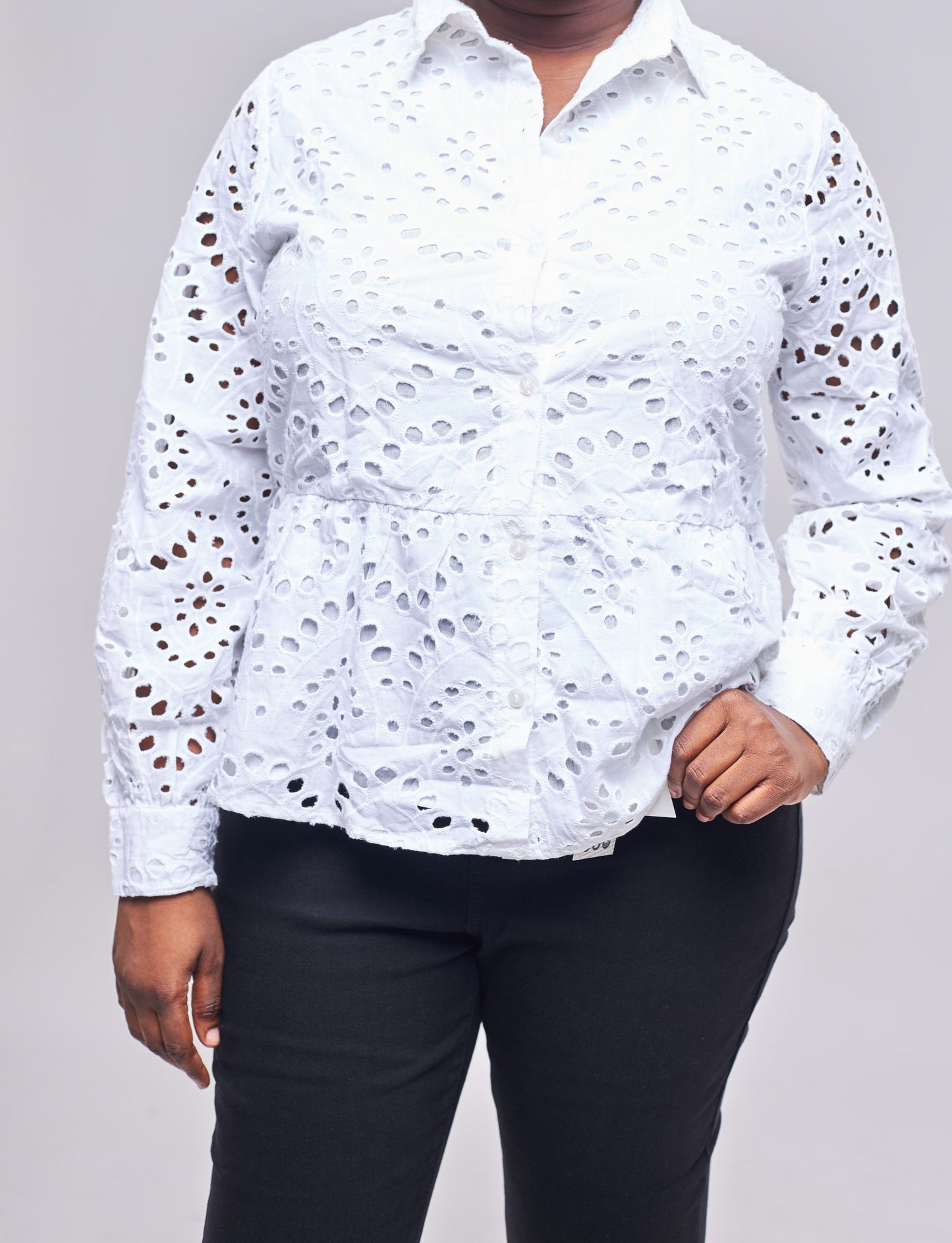 Boohoo - Chemise brodée blanc close look