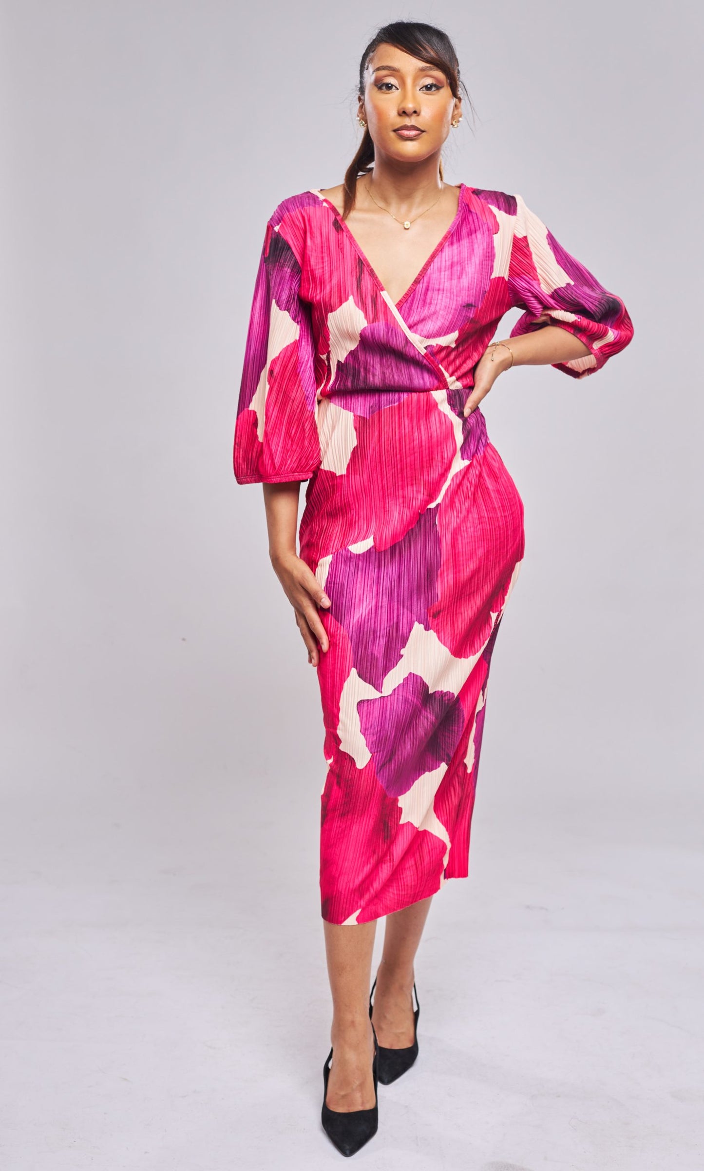 Boohoo - Robe mi-longue fleurie à manches bouffantes front view