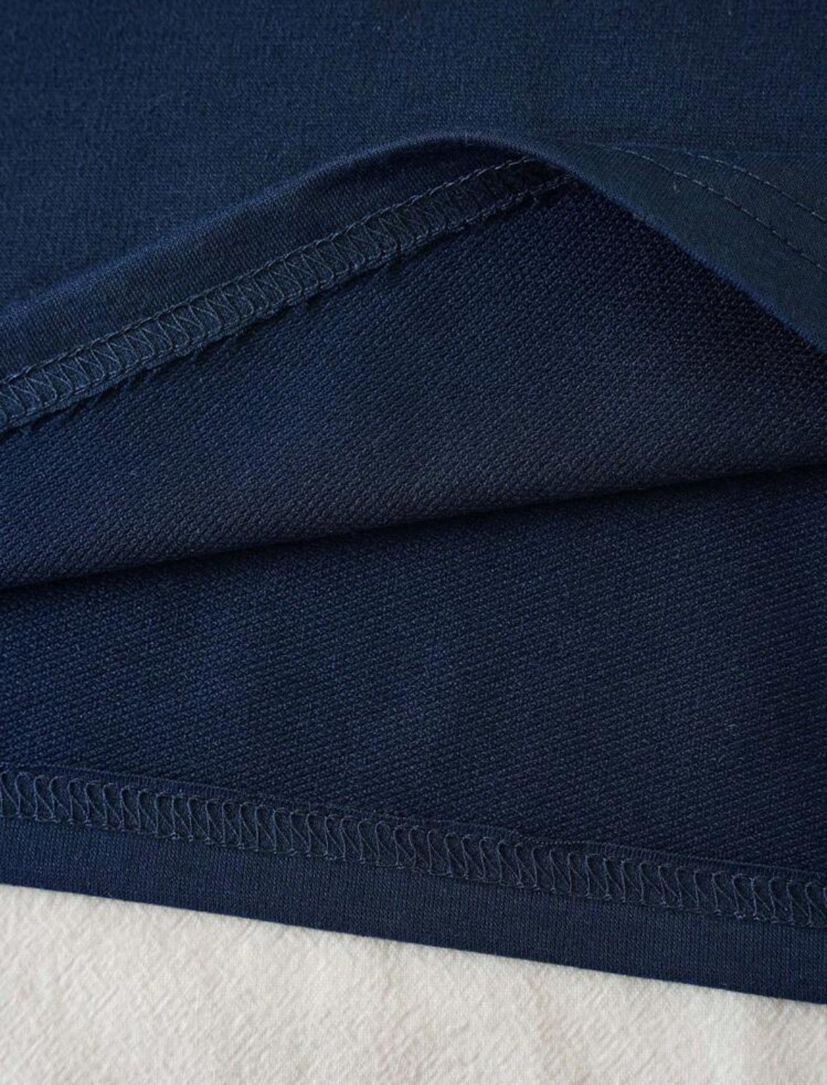 Shein - T-shirt graphique avec col contrasté, t-shirts graphiques