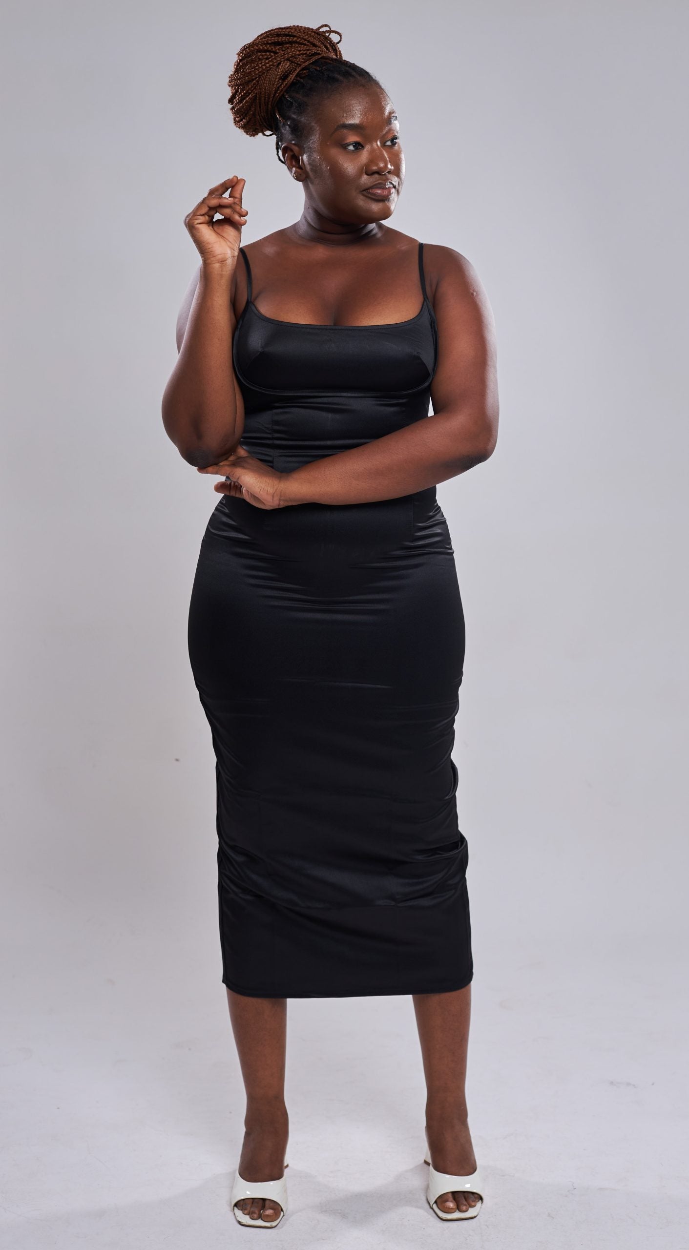 PLT - Robe longue satinée - Noire main picture