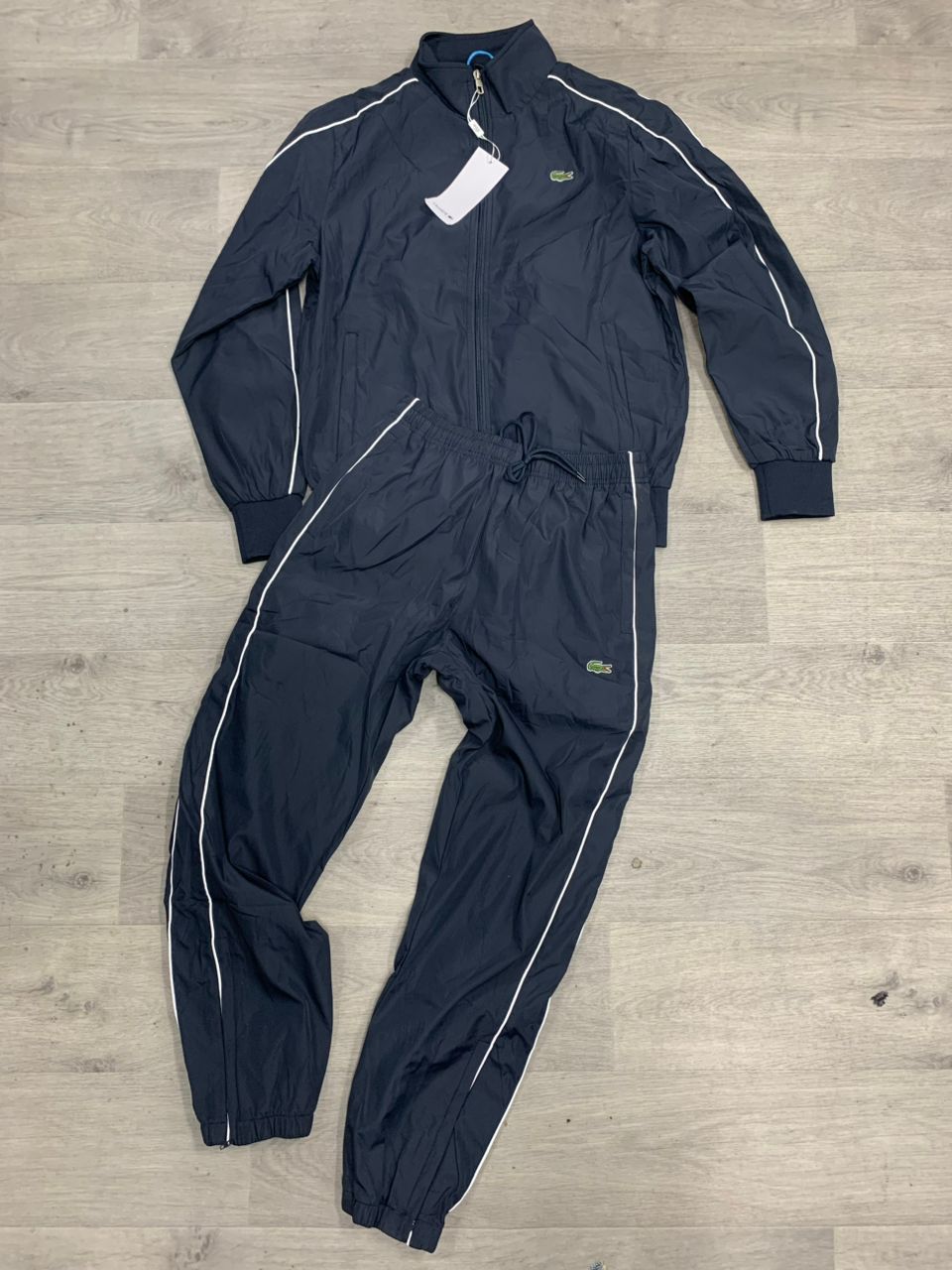 Ensemble de survêtement Lacoste vintage – style iconique années 80/90