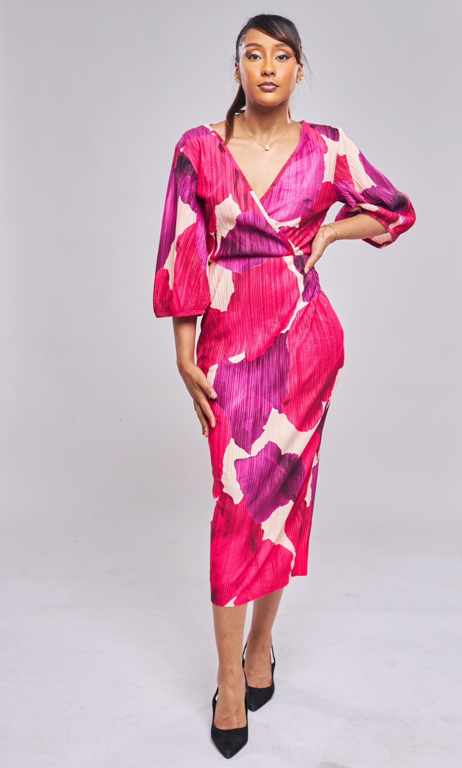 Boohoo - Robe mi-longue fleurie à manches bouffantes front view