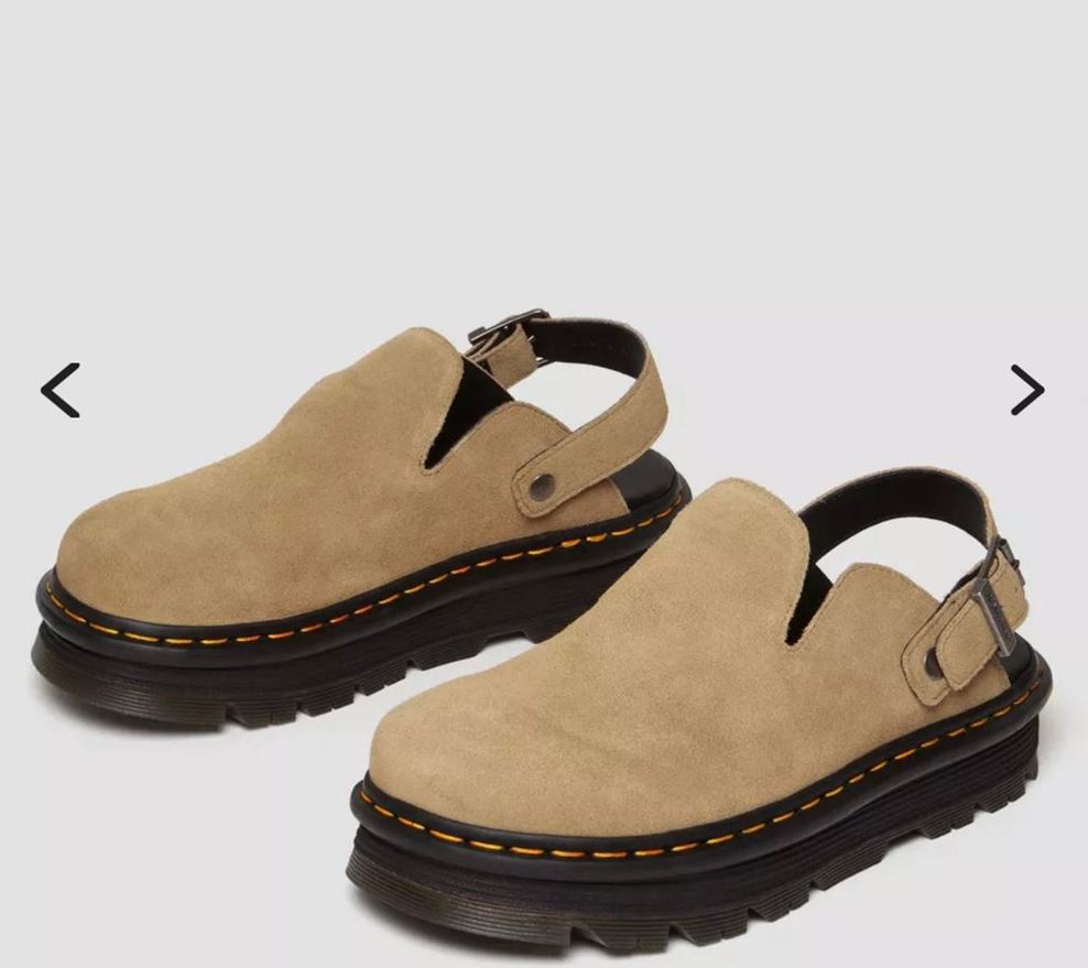 Sabots en daim premium, couleur beige sable.