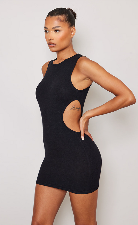 PLT - Robe en maille tricot noire découpée sur les côtés