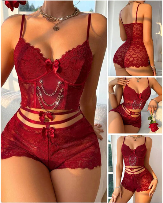 Ensemble lingerie rouge dentelle et chaînes