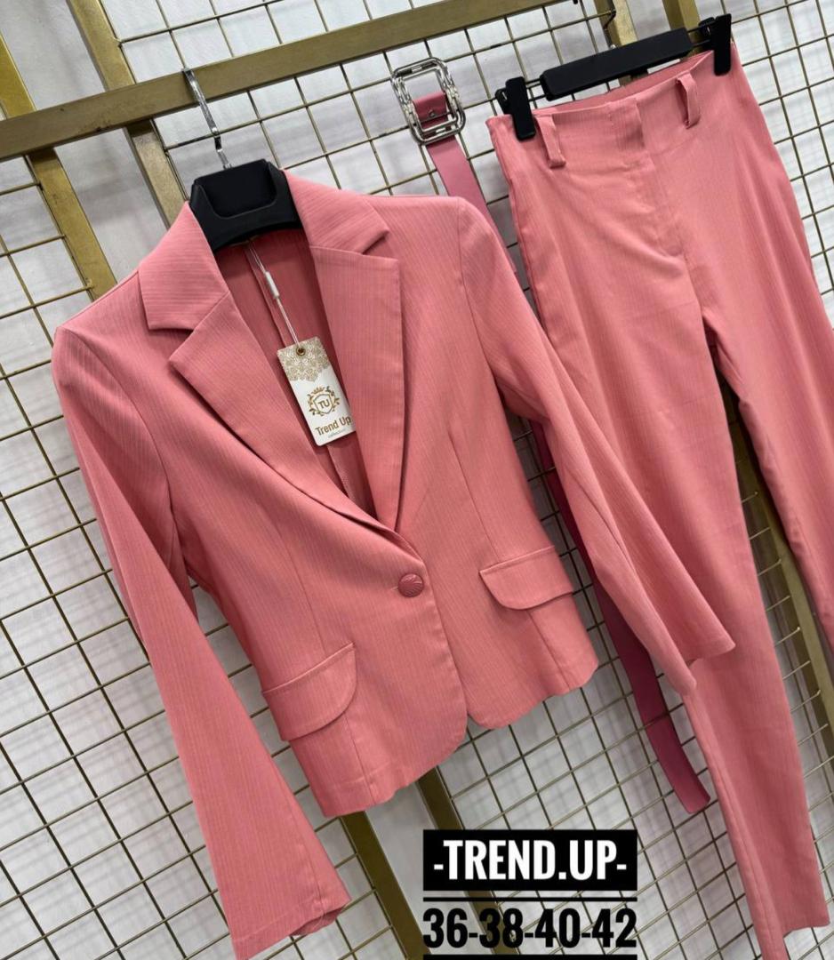 Tailleur pantalon rose poudré